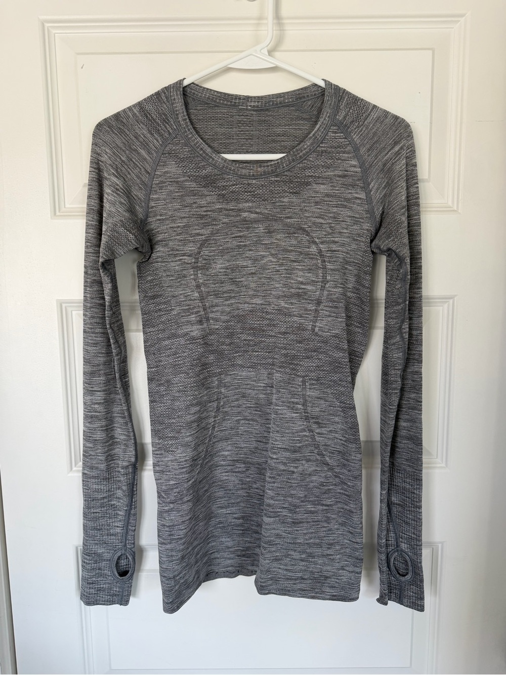 lululemon athletica Women's Grey Long-Sleeve Seamless Performance Top